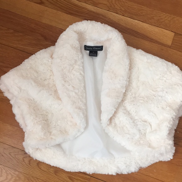 Jessica Howard Sweaters - NEW Faux Fur Shrug